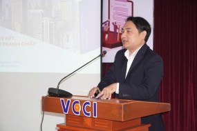 Phó Tổng Thư ký VIAC tham gia giảng dạy tại khoá đào tạo hướng dẫn doanh nghiệp về hợp đồng