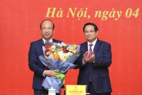 TS. Phan Chí Hiếu, Chủ tịch Viện Hàn lâm Khoa học xã hội Việt Nam, Trọng tài viên Trung tâm Trọng tài Quốc tế Việt Nam (VIAC) được bổ nhiệm giữ chức Thứ trưởng Bộ Tư pháp