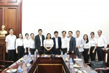 The President of Vietnam International Arbitration Centre (VIAC) had a meeting with the People's Court of Ho Chi Minh City