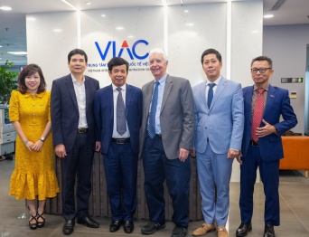 VIAC và VMC tiếp và làm việc với GS. Charles Crumpton  