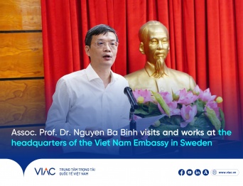 Assoc. Prof. Dr. Nguyen Ba Binh visits and works at the headquarters of the Viet Nam Embassy in Sweden