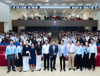 Đại diện VIAC chia sẻ về đàm phán quốc tế tại Trường Đại học Sư phạm Kỹ thuật TP. HCM