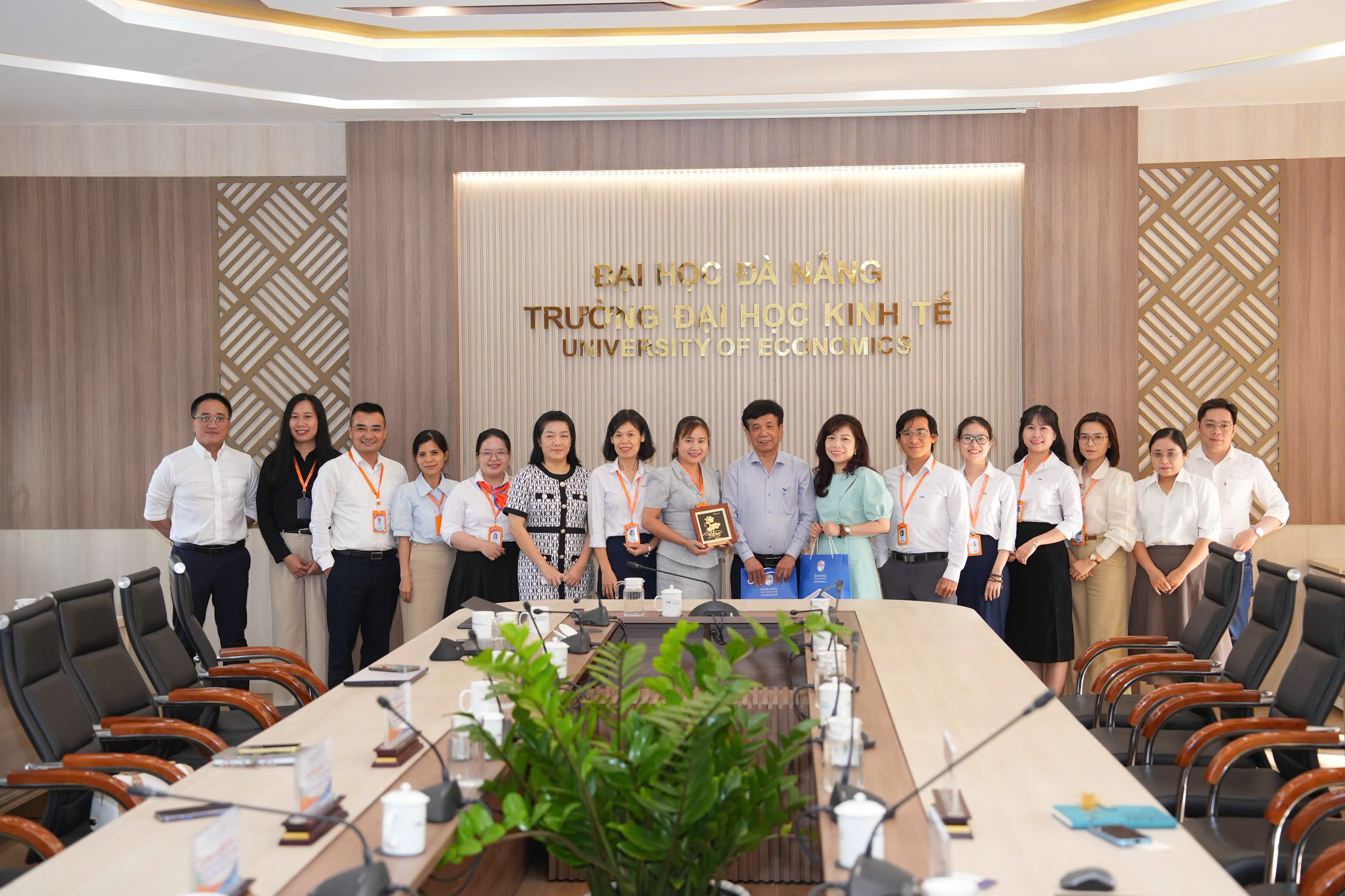 Chủ tịch Trung tâm Trọng tài Quốc tế Việt Nam (VIAC) gặp gỡ và làm việc với Đại sứ Hàn Quốc tại Việt Nam