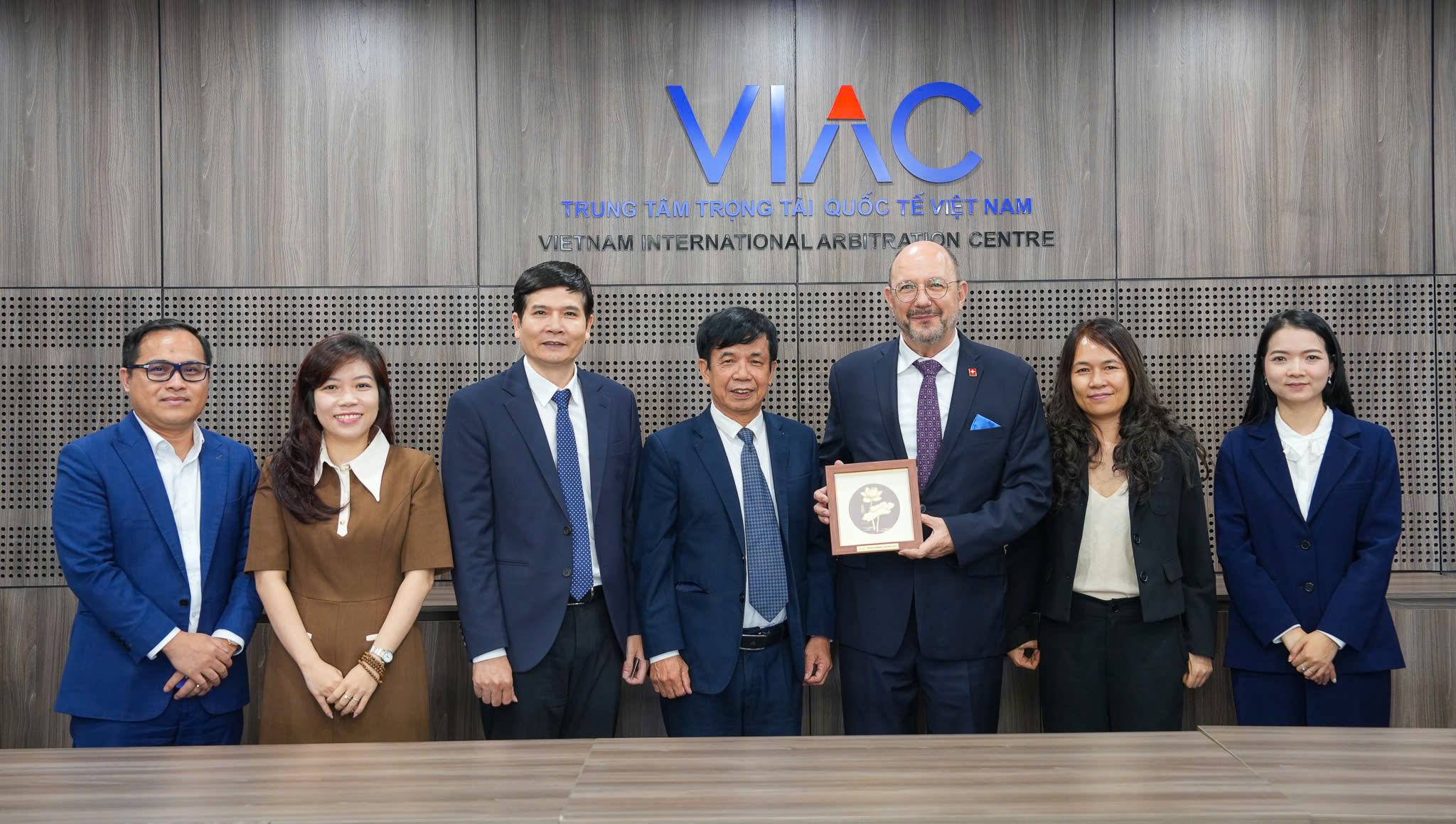 VIAC Welcomes and Meets with the Ambassador Extraordinary and Plenipotentiary of the Swiss Confederation to Vietnam