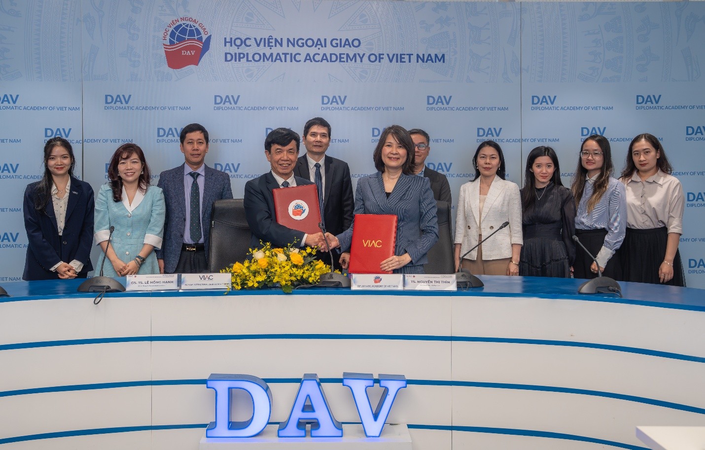 Lễ ký biên bản ghi nhớ hợp tác giữa Trung tâm Trọng tài Quốc tế Việt Nam (VIAC) và Học viện Ngoại giao & Lễ khai mạc Cuộc thi Diễn án Luật Học viện Ngoại giao 2025