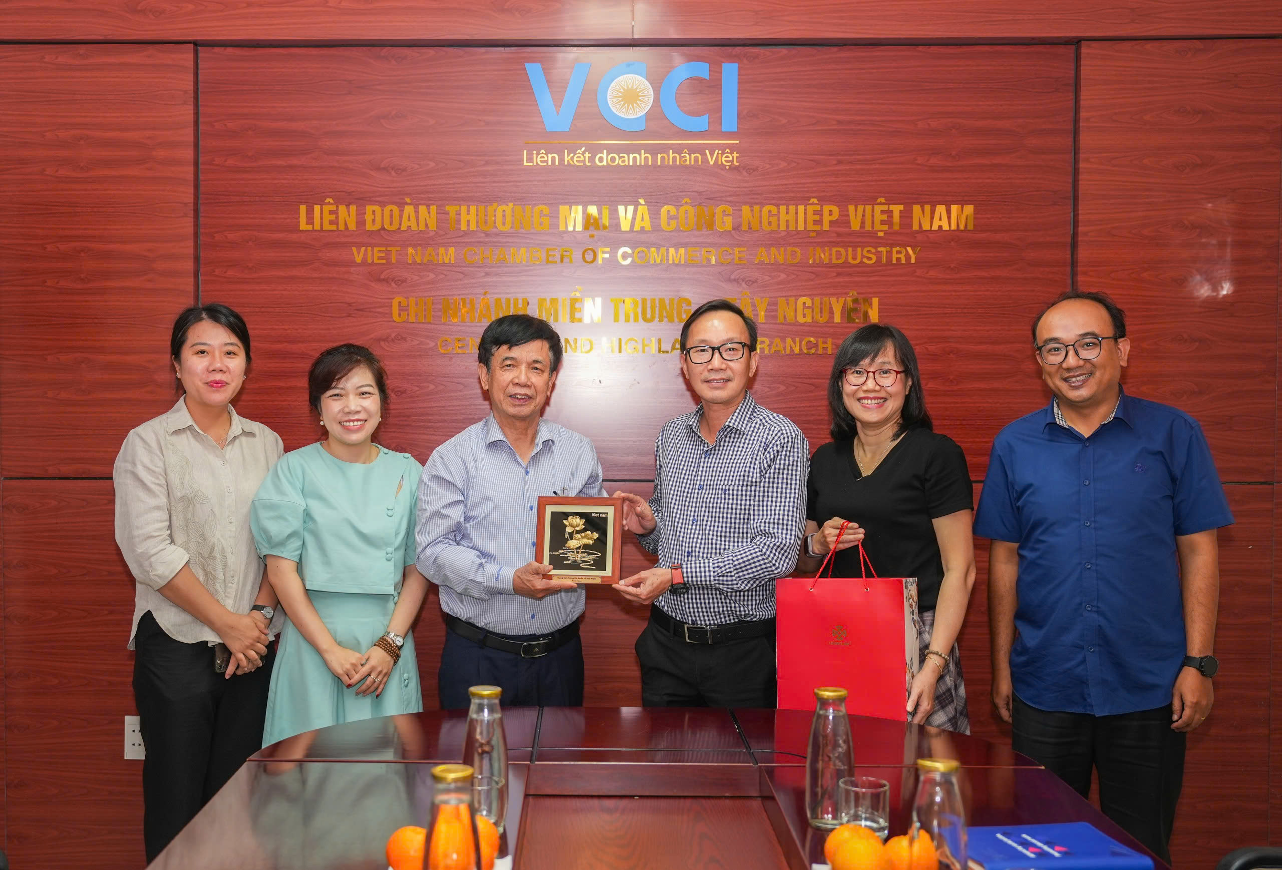 Đoàn công tác VIAC gặp gỡ và làm việc với lãnh đạo VCCI Chi nhánh Miền Trung – Tây Nguyên