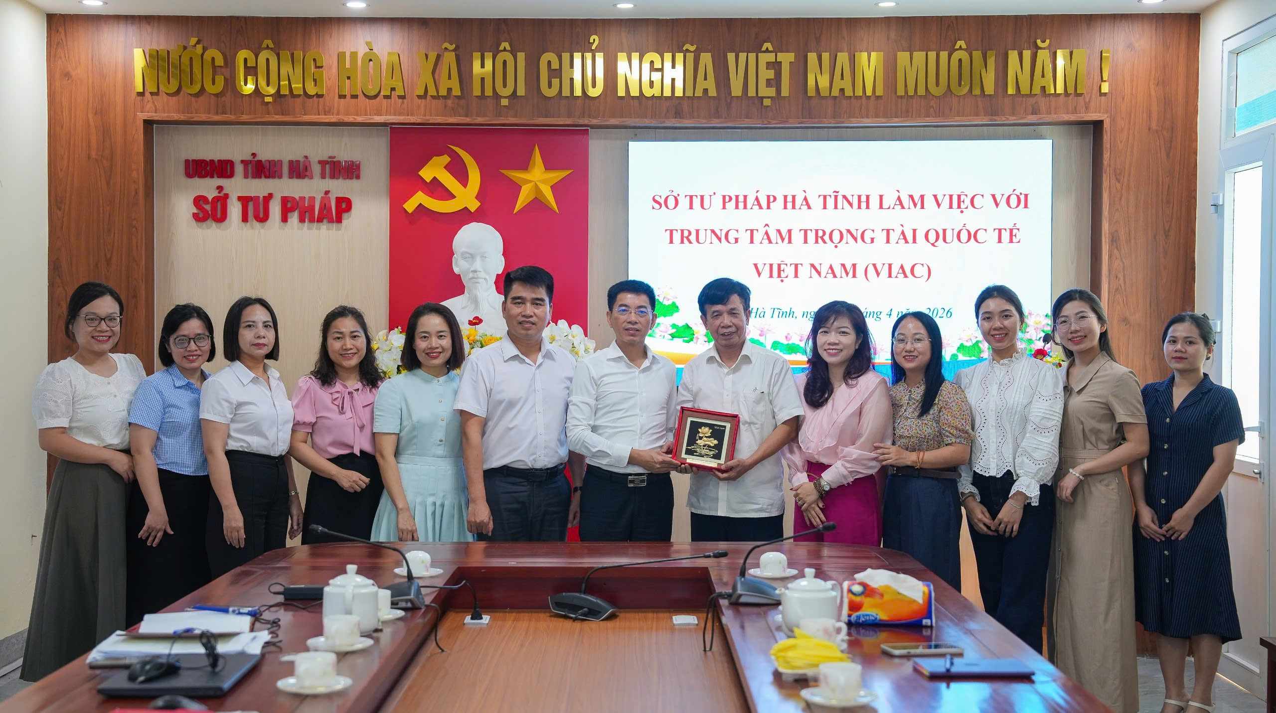 Đoàn công tác VIAC gặp gỡ và làm việc với lãnh đạo Sở Tư pháp tỉnh Hà Tĩnh 