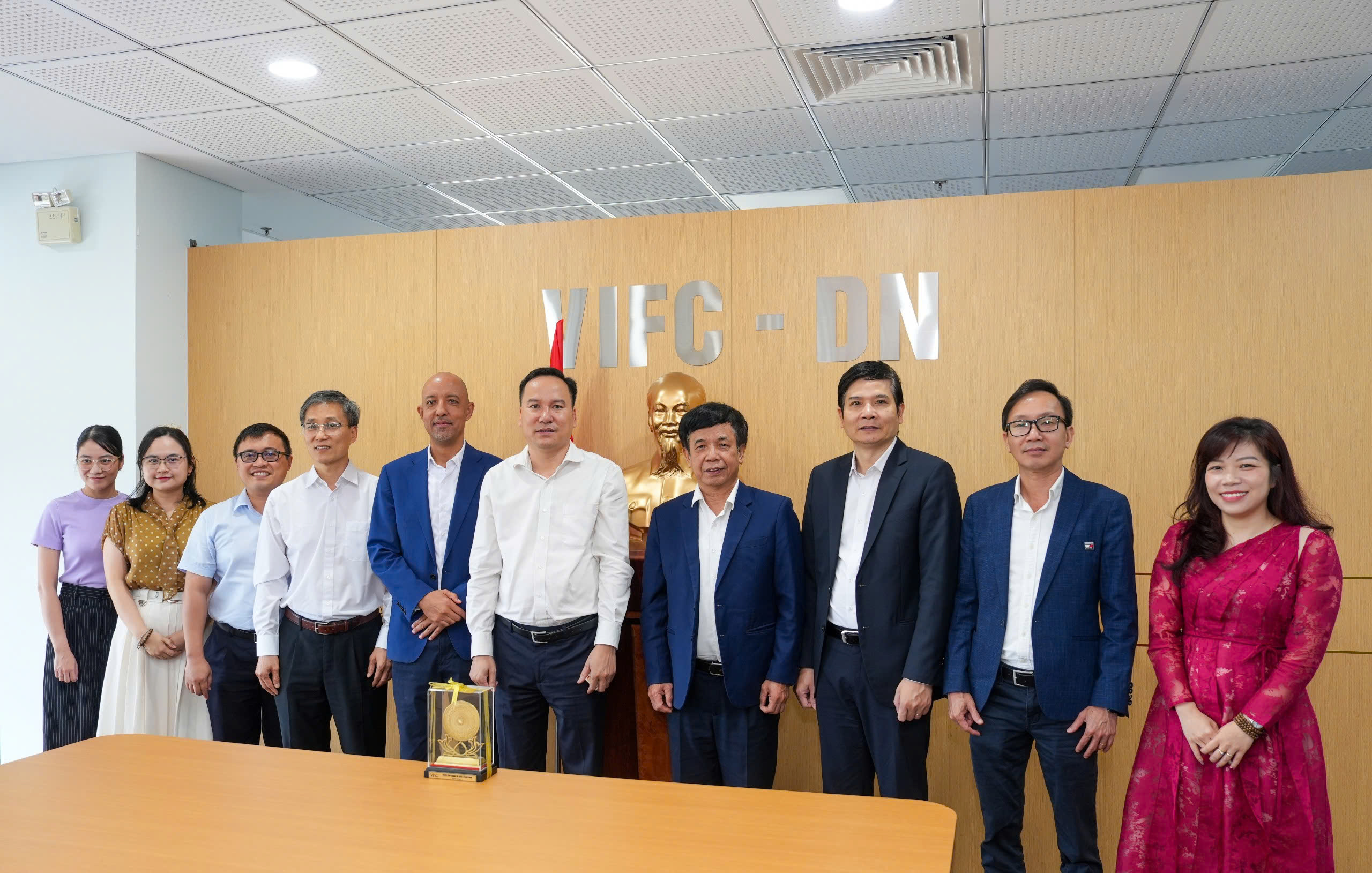 Đoàn công tác VIAC gặp gỡ và làm việc với Trung tâm Tài chính Quốc tế Việt Nam tại Đà Nẵng (VIFC-DN)