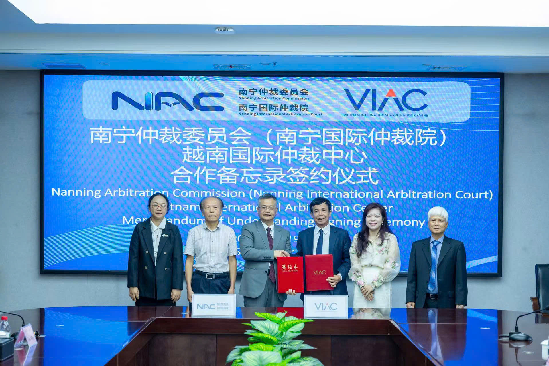 Đoàn công tác VIAC thăm và làm việc tại Nam Ninh, Trung Quốc, tăng cường kết nối thông qua các hoạt động gặp gỡ, làm việc và ký kết MoU với đối tác