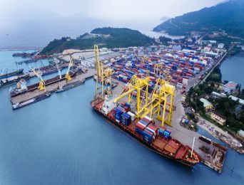 Thận trọng để tránh rủi ro trong xuất nhập khẩu