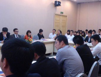 VIAC gặp gỡ luật sư