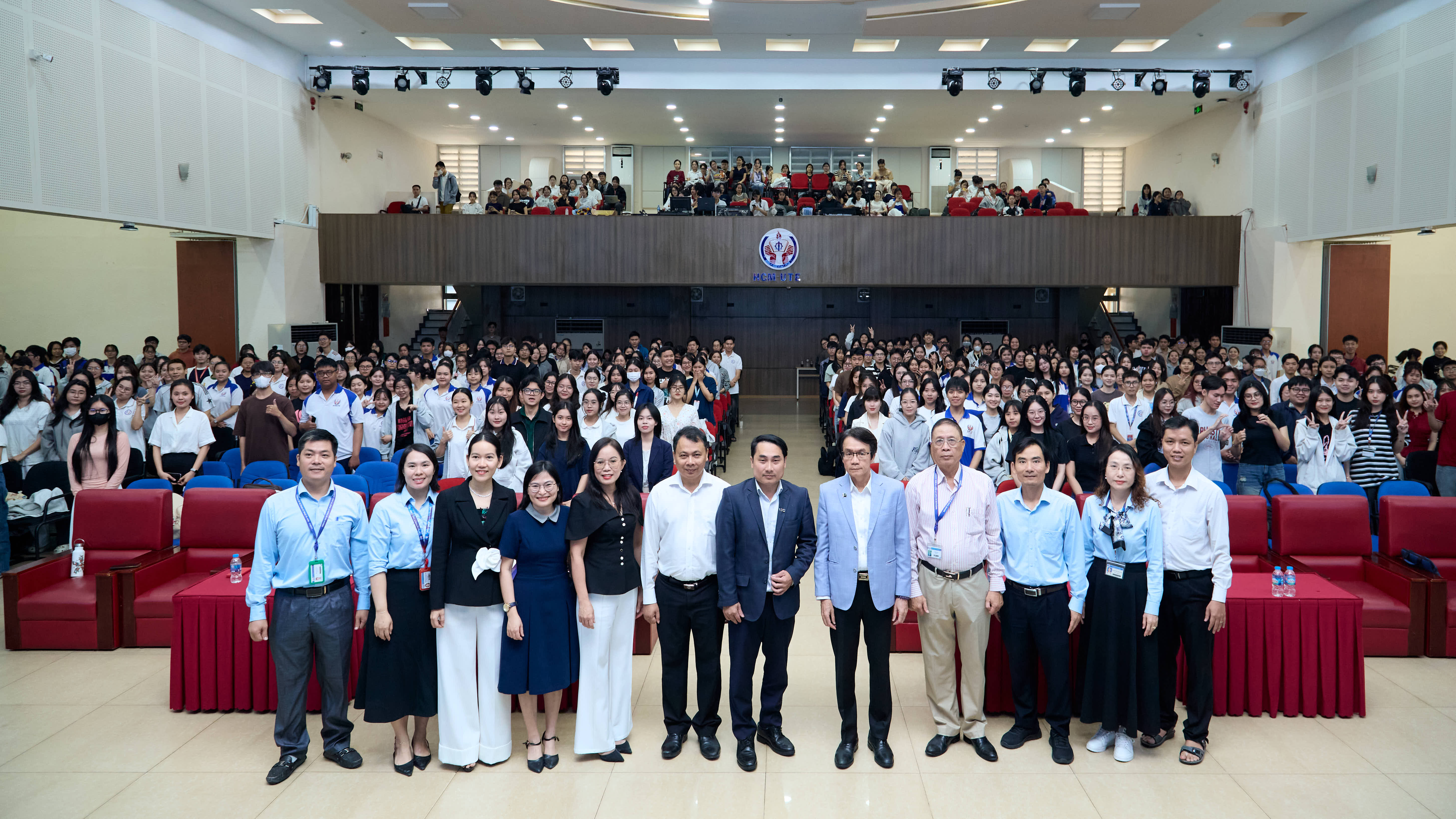 Đại diện VIAC chia sẻ về đàm phán quốc tế tại Trường Đại học Sư phạm Kỹ thuật TP. HCM