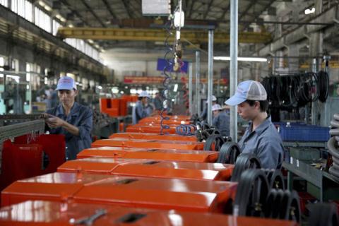 TS Trần Đình Thiên: Cố tăng tín dụng sẽ gây rủi ro