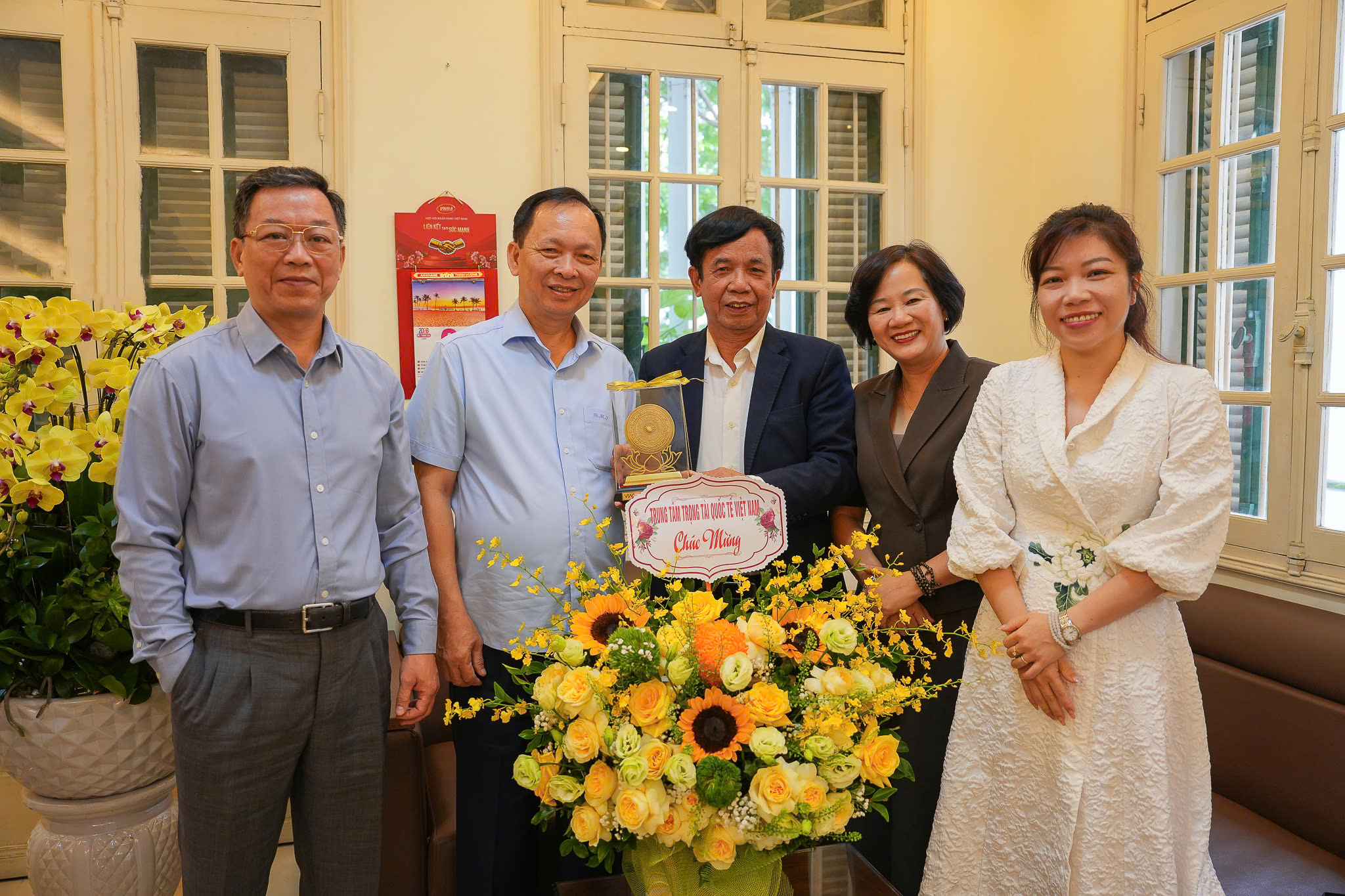 VIAC Holds a Working Session with Vietnam Banks Association (VNBA)
